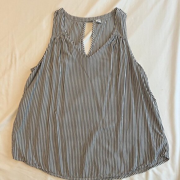 Old Navy Pinstriped Sleeveless Top Size XL - Picture 4 of 6